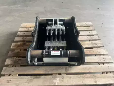 Liitteet 2023 OilQuick OQ65 Adapterplatte / Schraubadapter 2023 / lagernd (5)