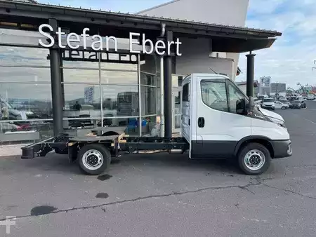 Pozostałe 0 Iveco Daily 35S14 HA8 Fahrgestell *R3.450mm*AHK*Luft* (9)