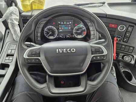 Iveco AD360X48Z/P HR OFF 8x4 Palfinger P24A Intarder