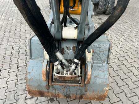 Pelle sur pneus 2019 Liebherr A 910 C Litronic / 2.381h / SW33 (19)