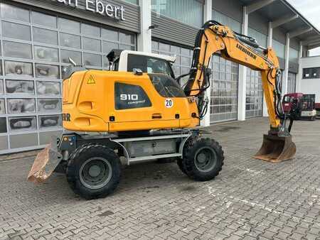 Pelle sur pneus 2019 Liebherr A 910 C Litronic / 2.381h / SW33 (3)