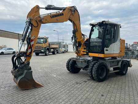 Pelle sur pneus 2019 Liebherr A 910 C Litronic / 2.381h / SW33 (9)