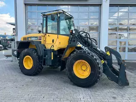 Radlader 2005 Komatsu WA 250 PT - 5H / 12.390h / (2)