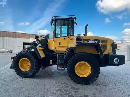 Radlader 2005 Komatsu WA 250 PT - 5H / 12.390h / (8)
