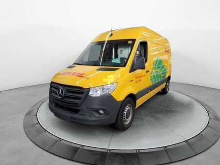 Autres 2024 Mercedes-Benz eSprinter 312 DHL Regal KEP-Ausbau (1)