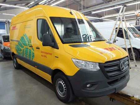 Autres 2024 Mercedes-Benz eSprinter 312 DHL Regal KEP-Ausbau (2)