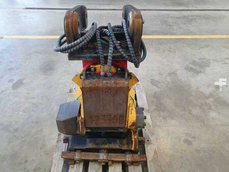 Pozostałe 2016 Rädlinger Schwenkrotator CAT M318 / CW 40 / 2016 (6)