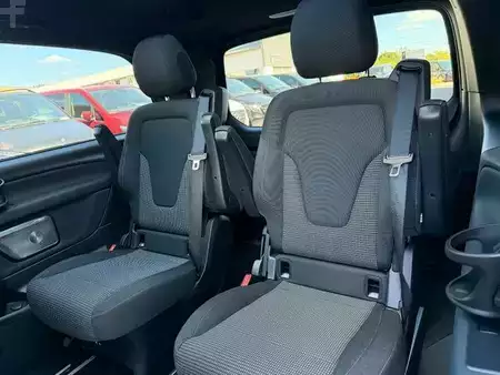 Outro 2025 Mercedes-Benz V 300 d STYLE AMG 4MATIC AIRMATIC DISTRONIC Pano (10)