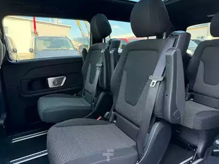 Outro 2025 Mercedes-Benz V 300 d STYLE AMG 4MATIC AIRMATIC DISTRONIC Pano (11)