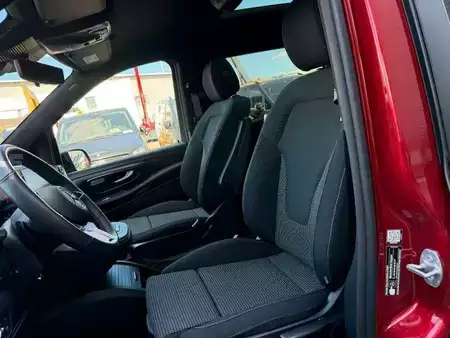 Outro 2025 Mercedes-Benz V 300 d STYLE AMG 4MATIC AIRMATIC DISTRONIC Pano (13)