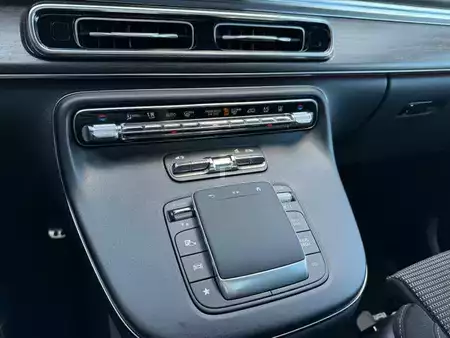 Outro 2025 Mercedes-Benz V 300 d STYLE AMG 4MATIC AIRMATIC DISTRONIC Pano (16)