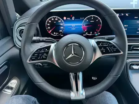 Outro 2025 Mercedes-Benz V 300 d STYLE AMG 4MATIC AIRMATIC DISTRONIC Pano (19)