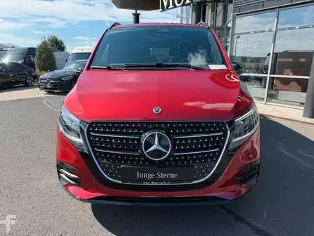 Outro 2025 Mercedes-Benz V 300 d STYLE AMG 4MATIC AIRMATIC DISTRONIC Pano (2)