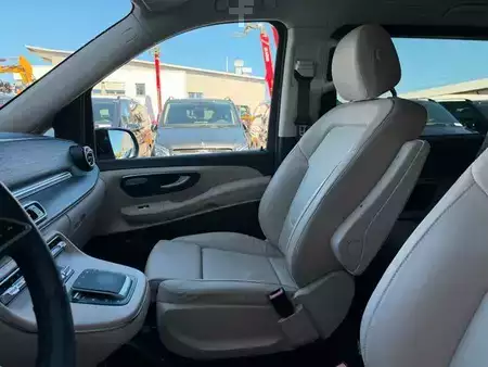 Ostatní 2025 Mercedes-Benz V 220 d AVA AMG AHK2,5to DISTRONIC 360Kamera (10)