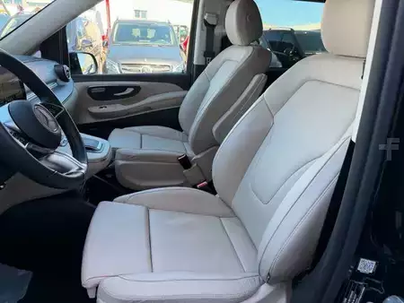 Ostatní 2025 Mercedes-Benz V 220 d AVA AMG AHK2,5to DISTRONIC 360Kamera (11)