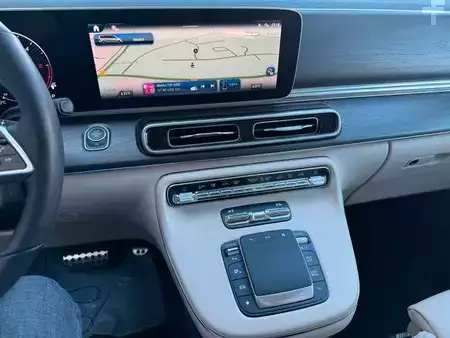 Ostatní 2025 Mercedes-Benz V 220 d AVA AMG AHK2,5to DISTRONIC 360Kamera (12)