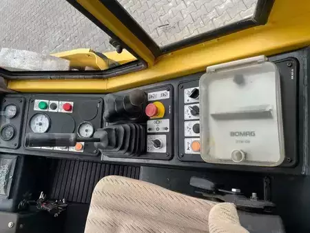 Walce  2001 BOMAG BW 225 D-3 / 2001 / nur 3.824h! / Variocontrol (14)