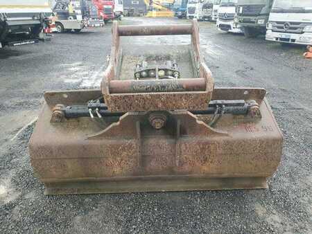 Pozostałe 0 [div] Hydraulischer Grabenräumlöffel / schwenkbar OQ80 (5)
