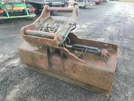 Pozostałe 0 [div] Hydraulischer Grabenräumlöffel / schwenkbar OQ80 (6)