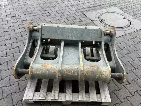 Osprzęt 0 Liebherr Radlader Schnellwechsler passend L556 (7)