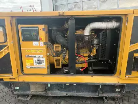 Sonstige 2015 Caterpillar DE88E3 / Stromerzeuger / 80KVA / 2015 / 14.180h (9)