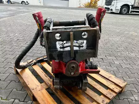 Attachments 2013 Indexator RT40 / Rototilt R4 / MS10 Sandwich / 2013 (10)