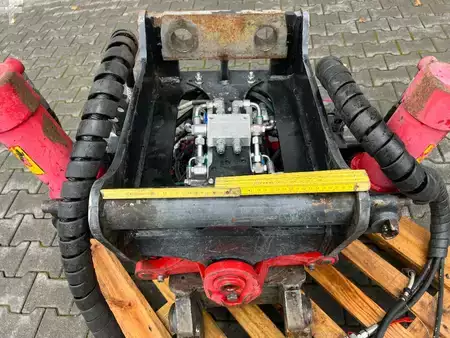 Attachments 2013 Indexator RT40 / Rototilt R4 / MS10 Sandwich / 2013 (17)