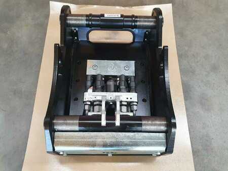 Övrigt 0 OilQuick OQ65 Adapterplatte für Westtech & mehr (7)