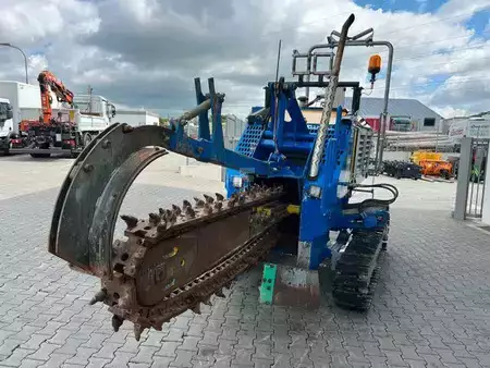 Pozostałe 2020 [div] LIAB Grabenmeister GM4 Raupe / nur 1.133h / 2020 (9)