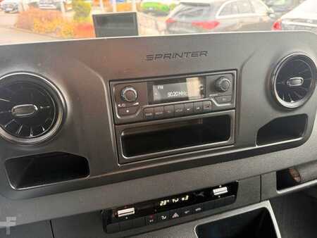 Övrigt 2023 Mercedes-Benz eSprinter 312 DHL Regal KEP-Ausbau (12)