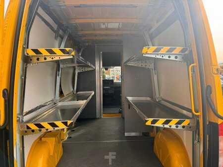 Övrigt 2023 Mercedes-Benz eSprinter 312 DHL Regal KEP-Ausbau (8)