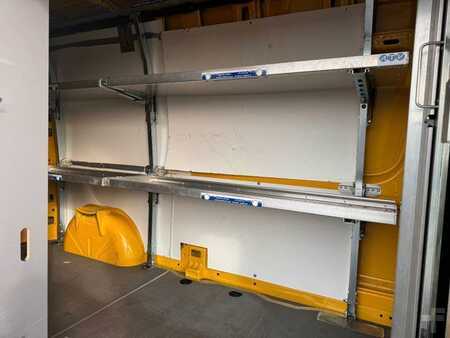 Övrigt 2023 Mercedes-Benz eSprinter 312 DHL Regal KEP-Ausbau (9)