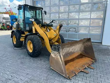 Cargadoras de ruedas 2015 Caterpillar 908M / 2.644h / Gabel / Schaufel (11)