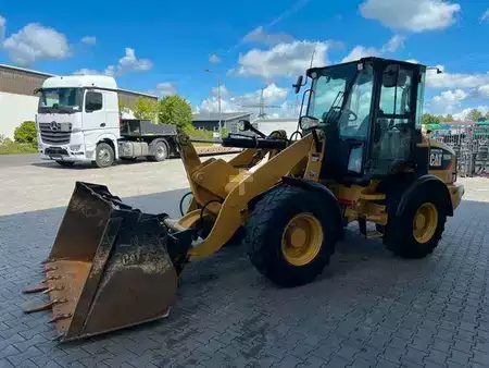 Cargadoras de ruedas 2015 Caterpillar 908M / 2.644h / Gabel / Schaufel (8)