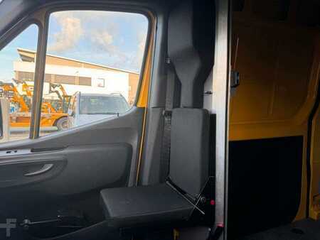 Övrigt 2024 Mercedes-Benz eSprinter 312 DHL Regal KEP-Ausbau (11)