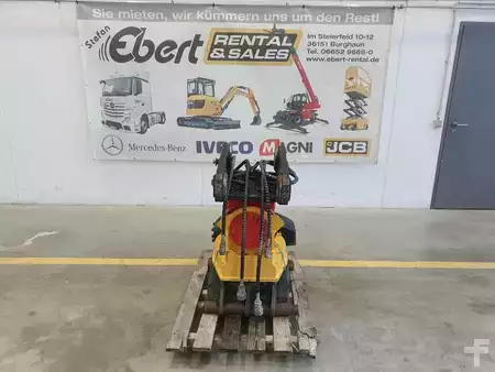 Accessoires 2016 Rädlinger Schwenkrotator CAT M318 / CW 40 / 2016 (1)