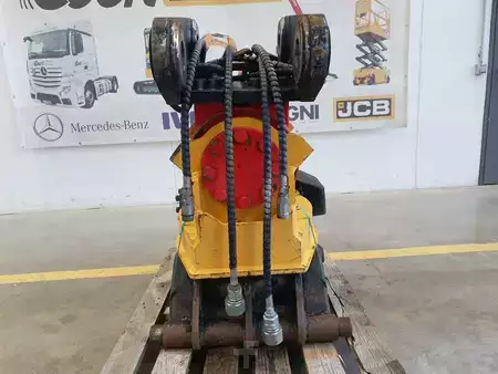 Accessoires 2016 Rädlinger Schwenkrotator CAT M318 / CW 40 / 2016 (11)