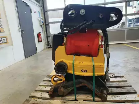 Accessoires 2016 Rädlinger Schwenkrotator CAT M318 / CW 40 / 2016 (12)