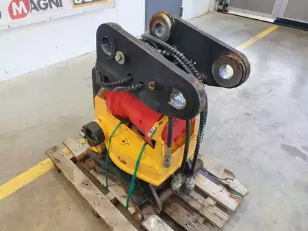 Accessoires 2016 Rädlinger Schwenkrotator CAT M318 / CW 40 / 2016 (3)