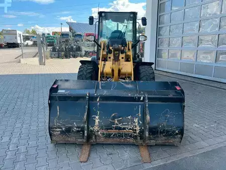 Cargadoras de ruedas 2016 Caterpillar 908M / 1.554h / Gabel / Schaufel (10)