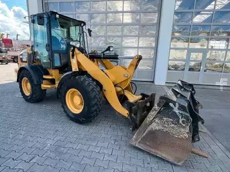 Cargadoras de ruedas 2016 Caterpillar 908M / 1.554h / Gabel / Schaufel (11)