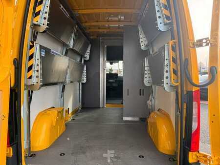 Mercedes-Benz eSprinter 312 DHL Regal KEP-Ausbau