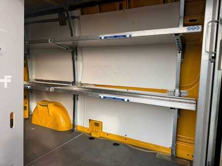 Mercedes-Benz eSprinter 312 DHL Regal KEP-Ausbau