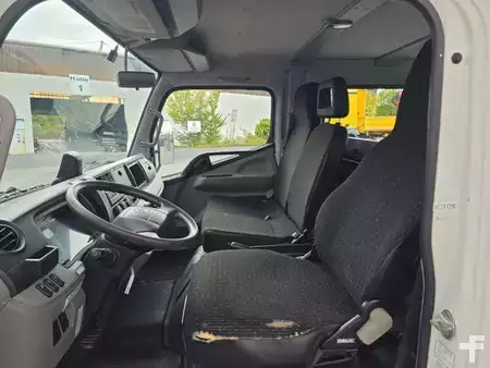 Övrigt 2020 Mitsubishi Fuso Canter 7C18D DoKa 7 Sitze AHK (13)