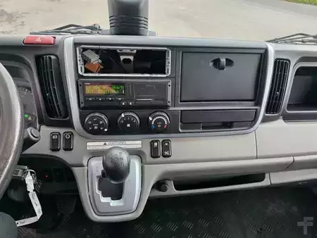 Övrigt 2020 Mitsubishi Fuso Canter 7C18D DoKa 7 Sitze AHK (18)