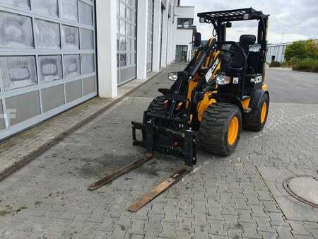 JCB 403 / Schaufel + Gabel / nur 248h!