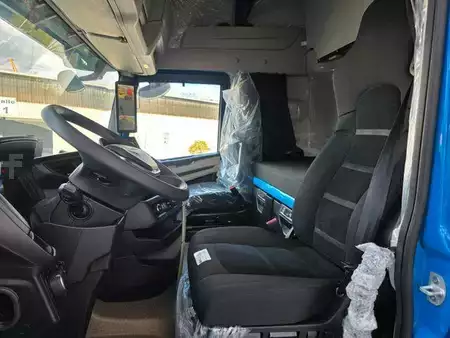 Miscelaneo 0 Iveco S-Way AS440S50T/P Standklima+Heizung LED (10)