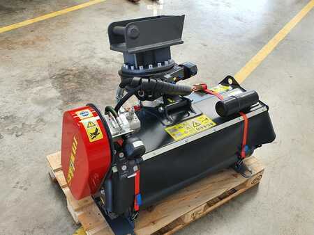 Ostatní 0 Seppi M. H3 105 / 2-5to Mulcher Drehkranz / lagernd / NE (5)