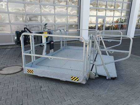 Ostatní 2022 Magni Arbeitskorb drehbar & ausziehbar 1.000 kg (2)