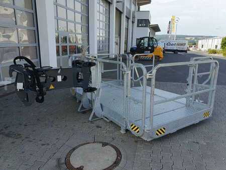 Ostatní 2022 Magni Arbeitskorb drehbar & ausziehbar 1.000 kg (4)